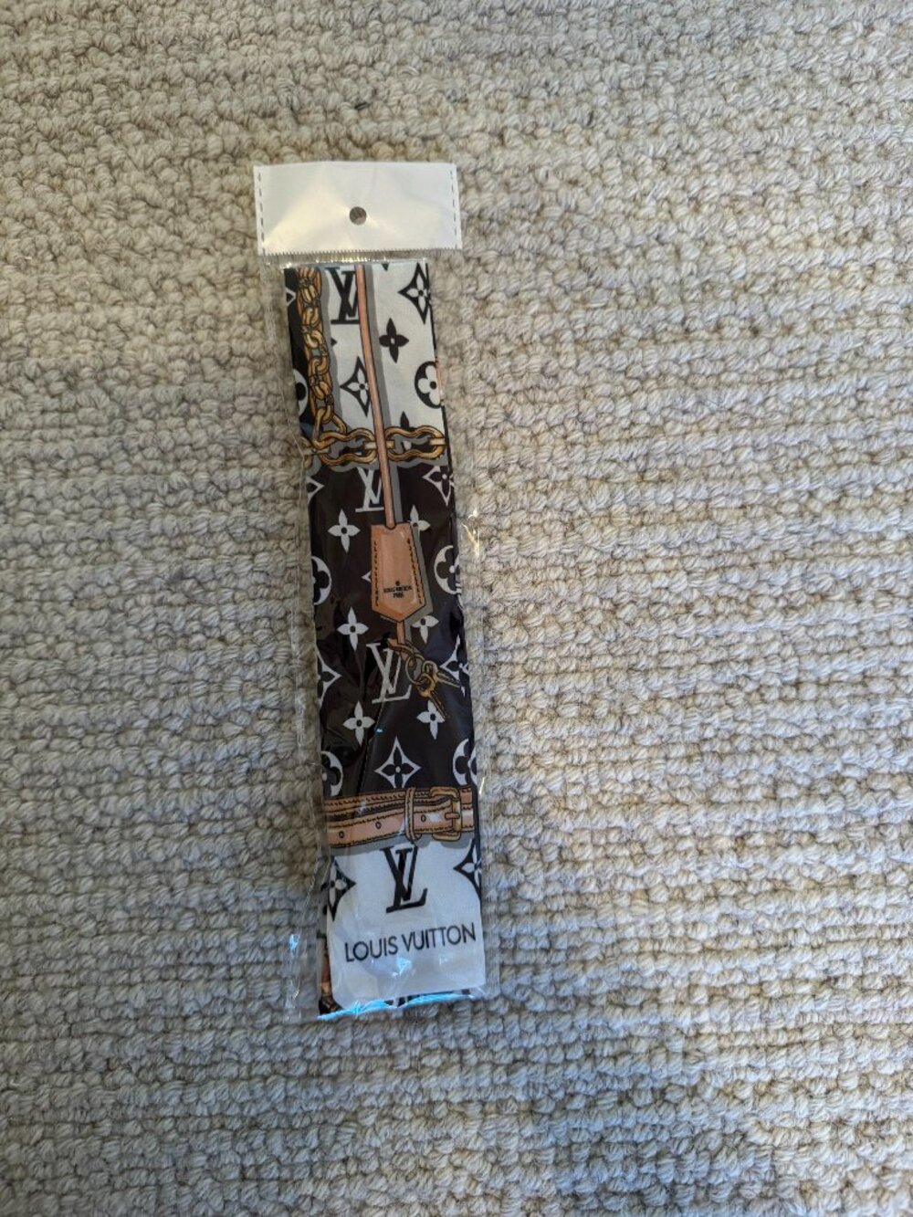 New in packaging Louis vuitton immitation scarf